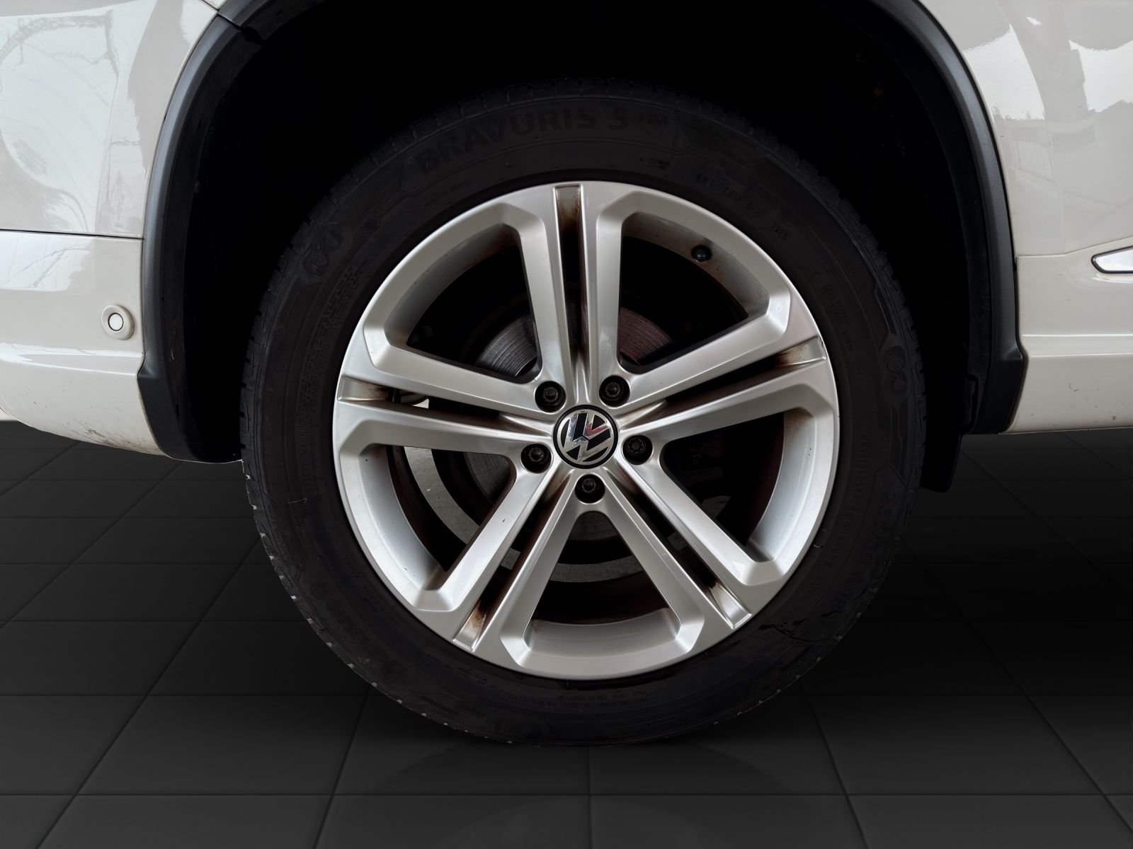 VW Tiguan 2.0 TDI BlueMotion Sport&Style 4Motion DSG-image-16