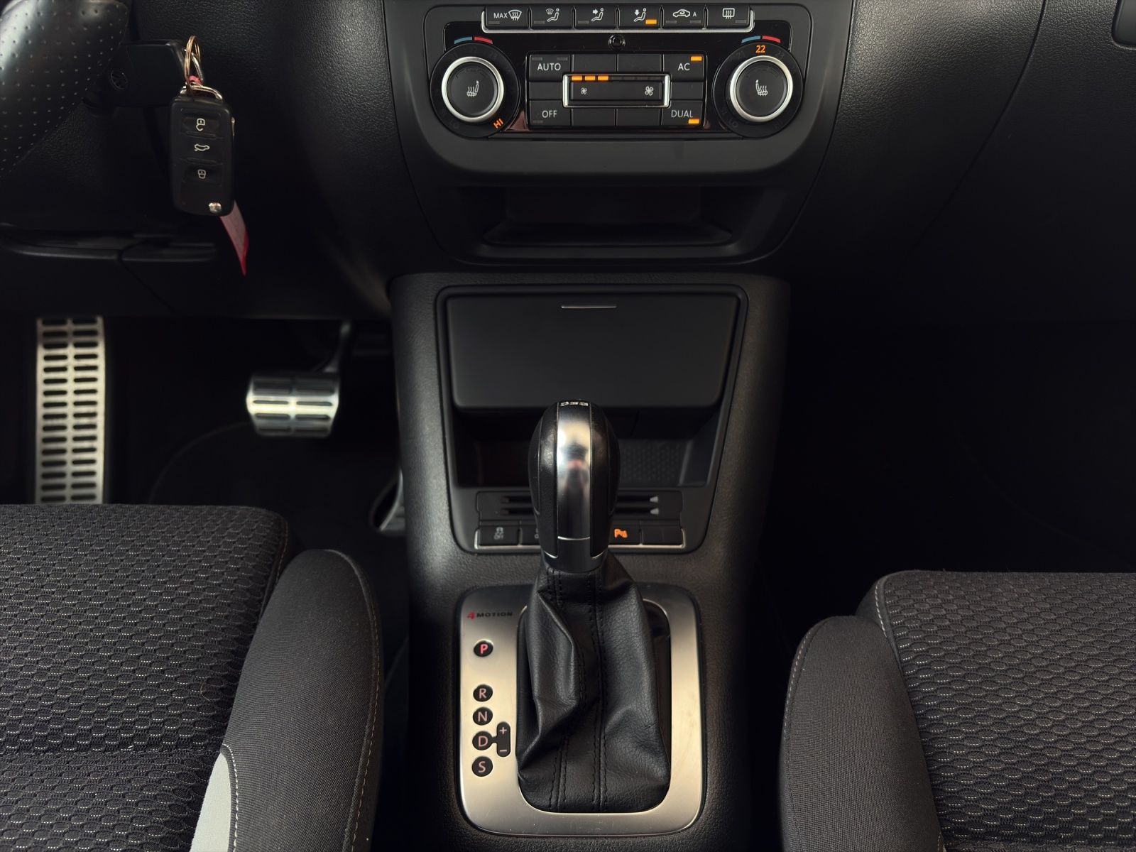 VW Tiguan 2.0 TDI BlueMotion Sport&Style 4Motion DSG-image-13