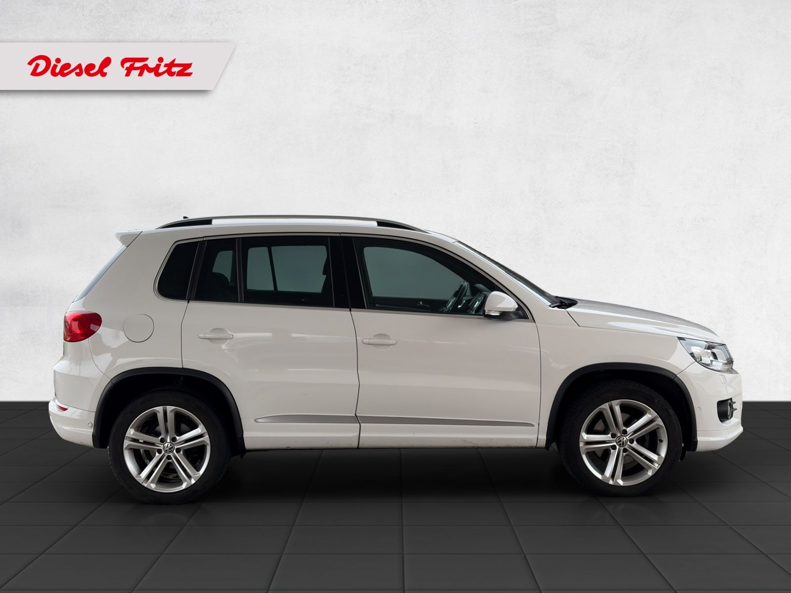 VW Tiguan 2.0 TDI BlueMotion Sport&Style 4Motion DSG-image-5