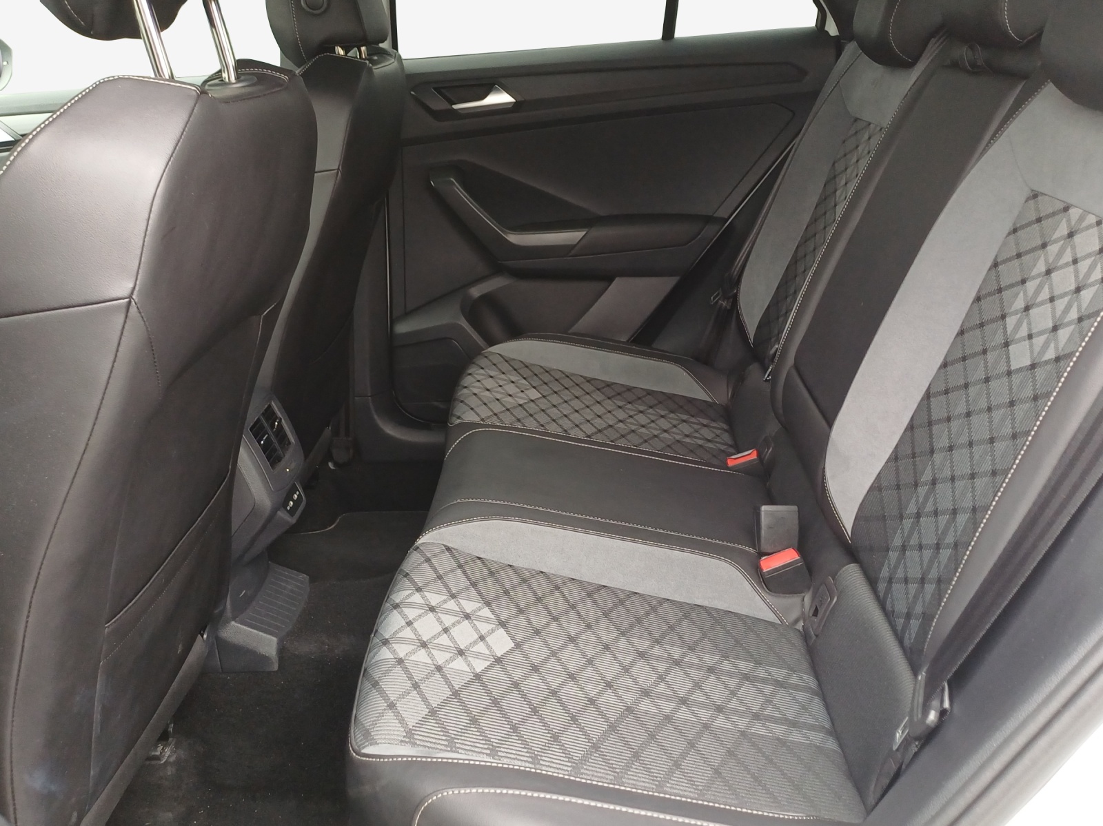 VW T-Roc 2.0 TSI R-Line DSG 4Motion-image-11