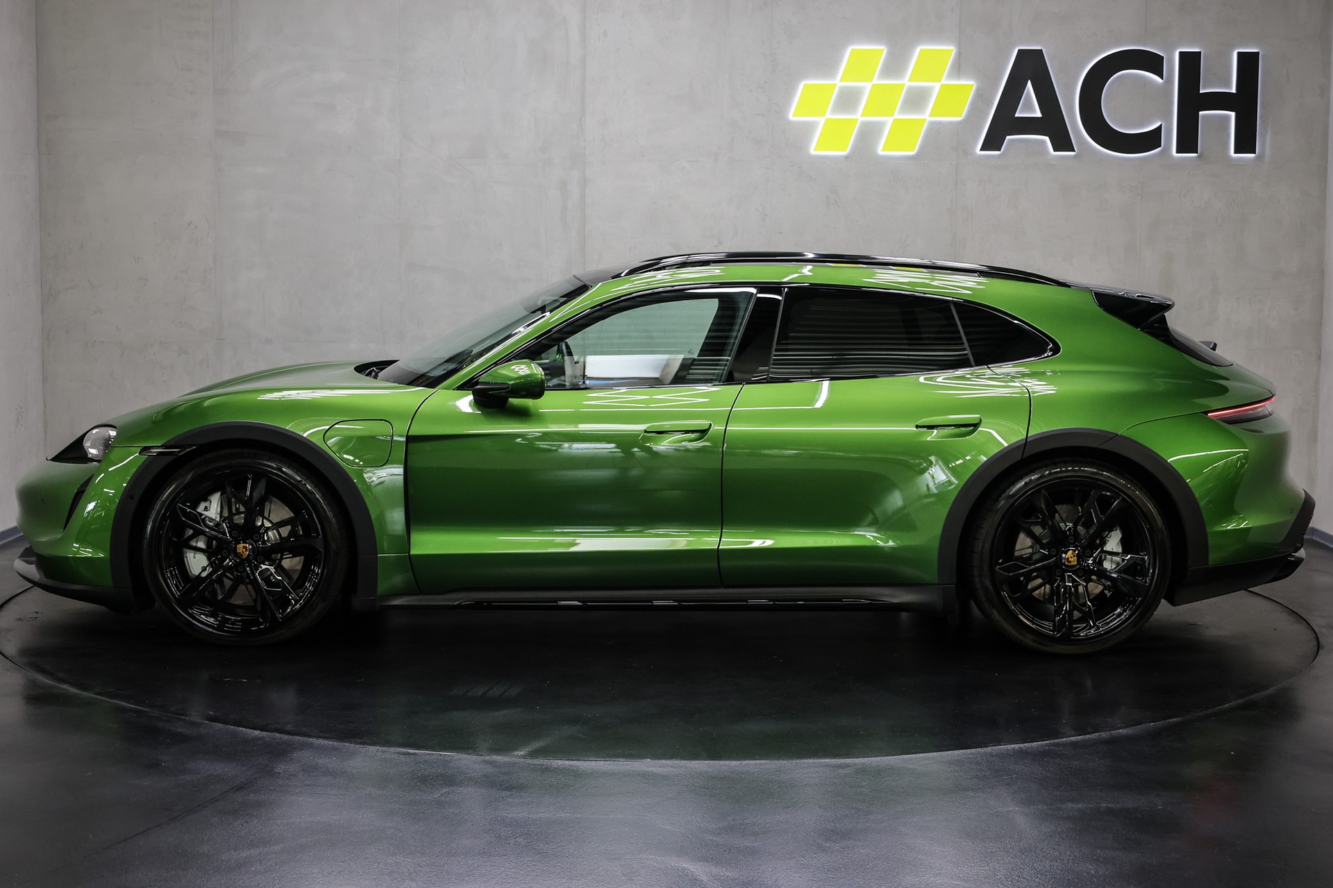 PORSCHE Taycan Turbo Cross Turismo-image-7
