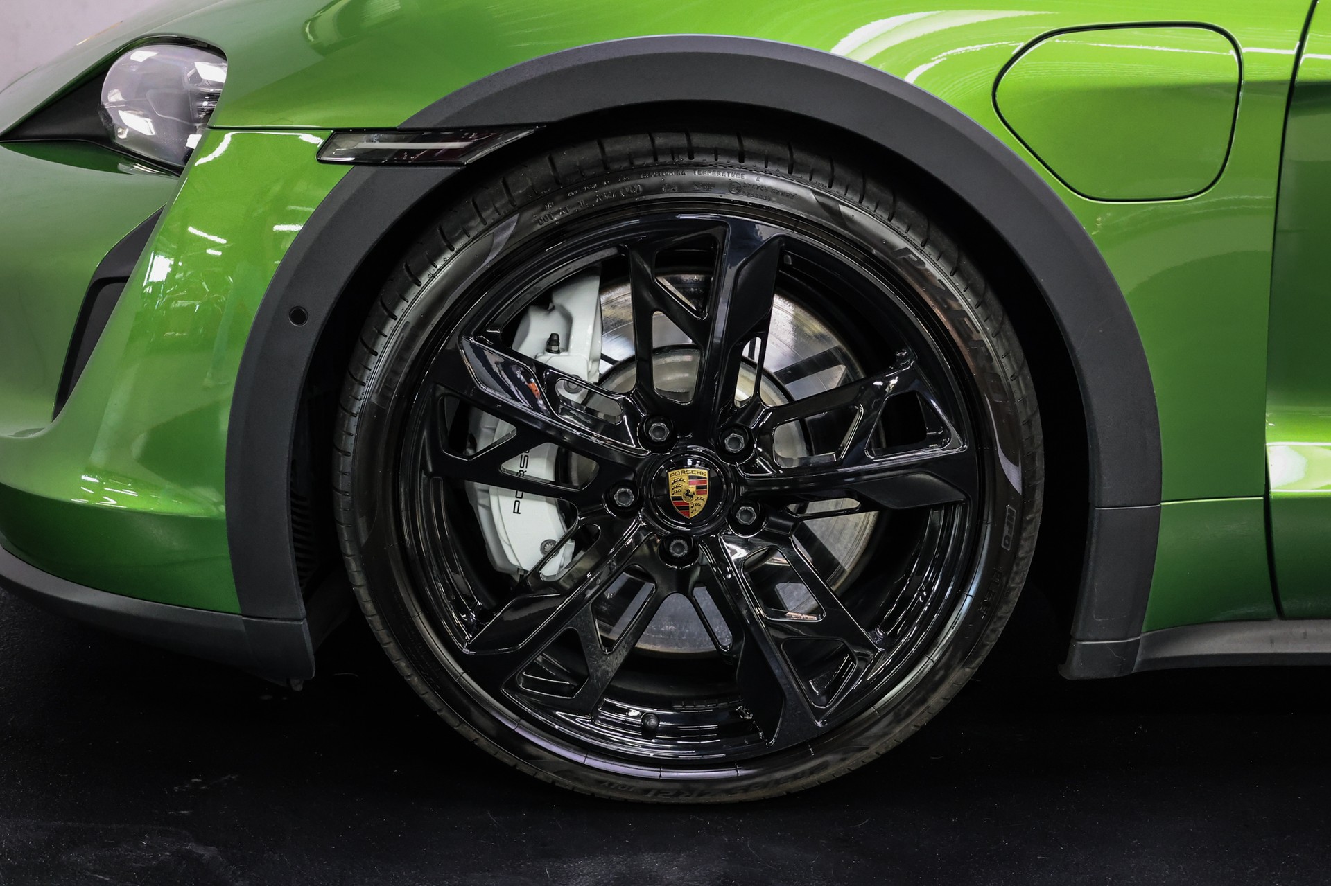 PORSCHE Taycan Turbo Cross Turismo-image-11