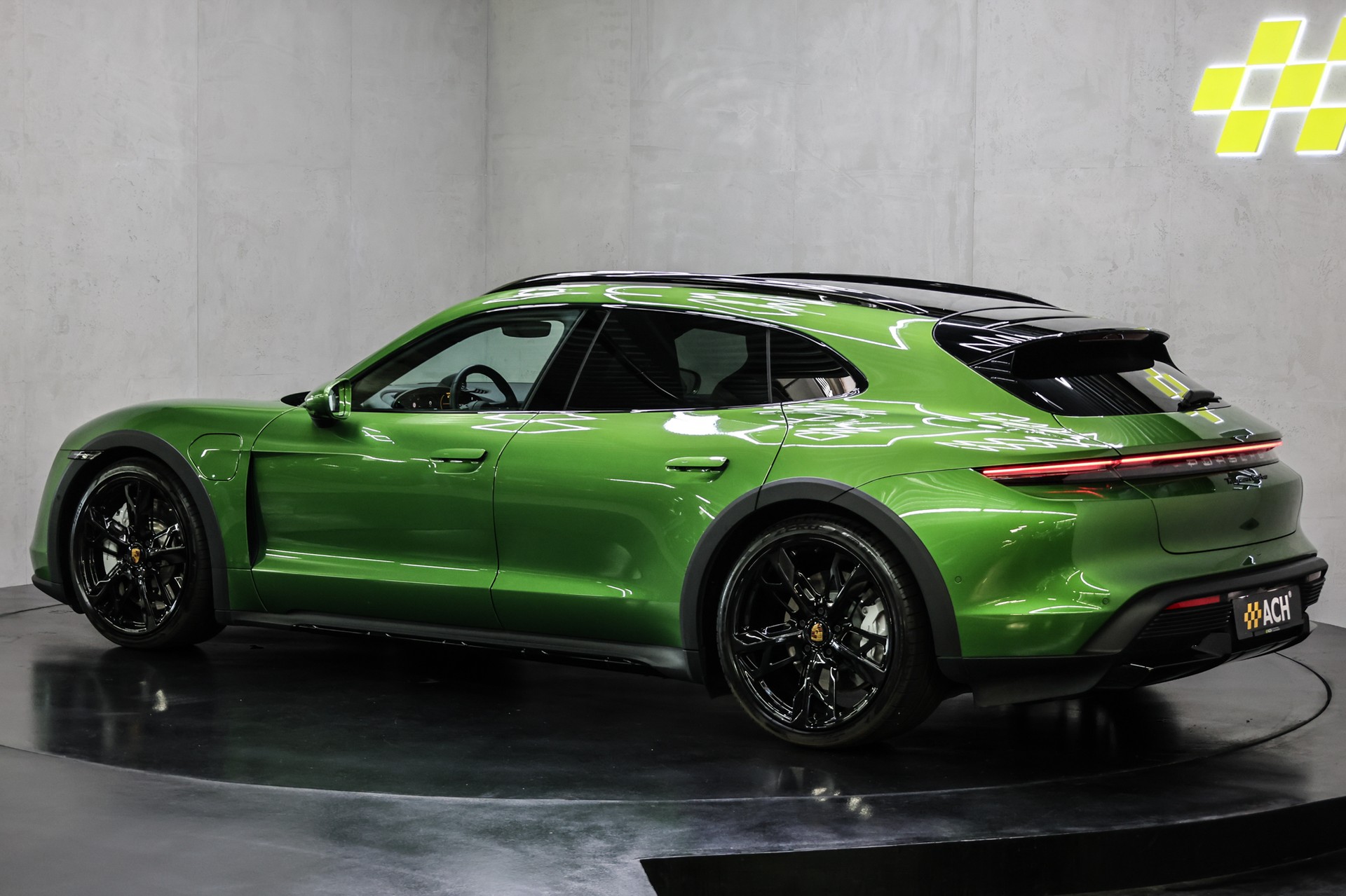 PORSCHE Taycan Turbo Cross Turismo-image-6