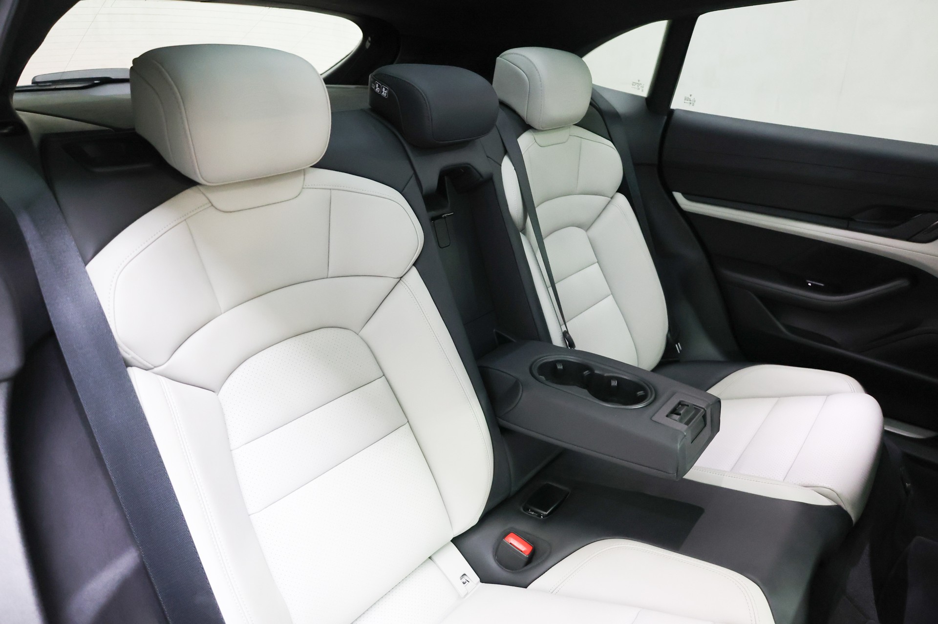 PORSCHE Taycan Turbo Cross Turismo-image-19