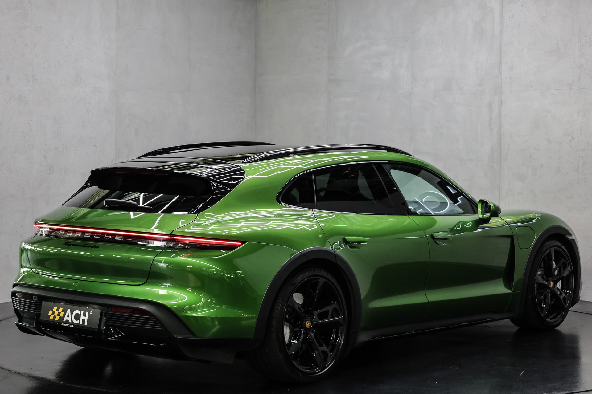 PORSCHE Taycan Turbo Cross Turismo-image-5