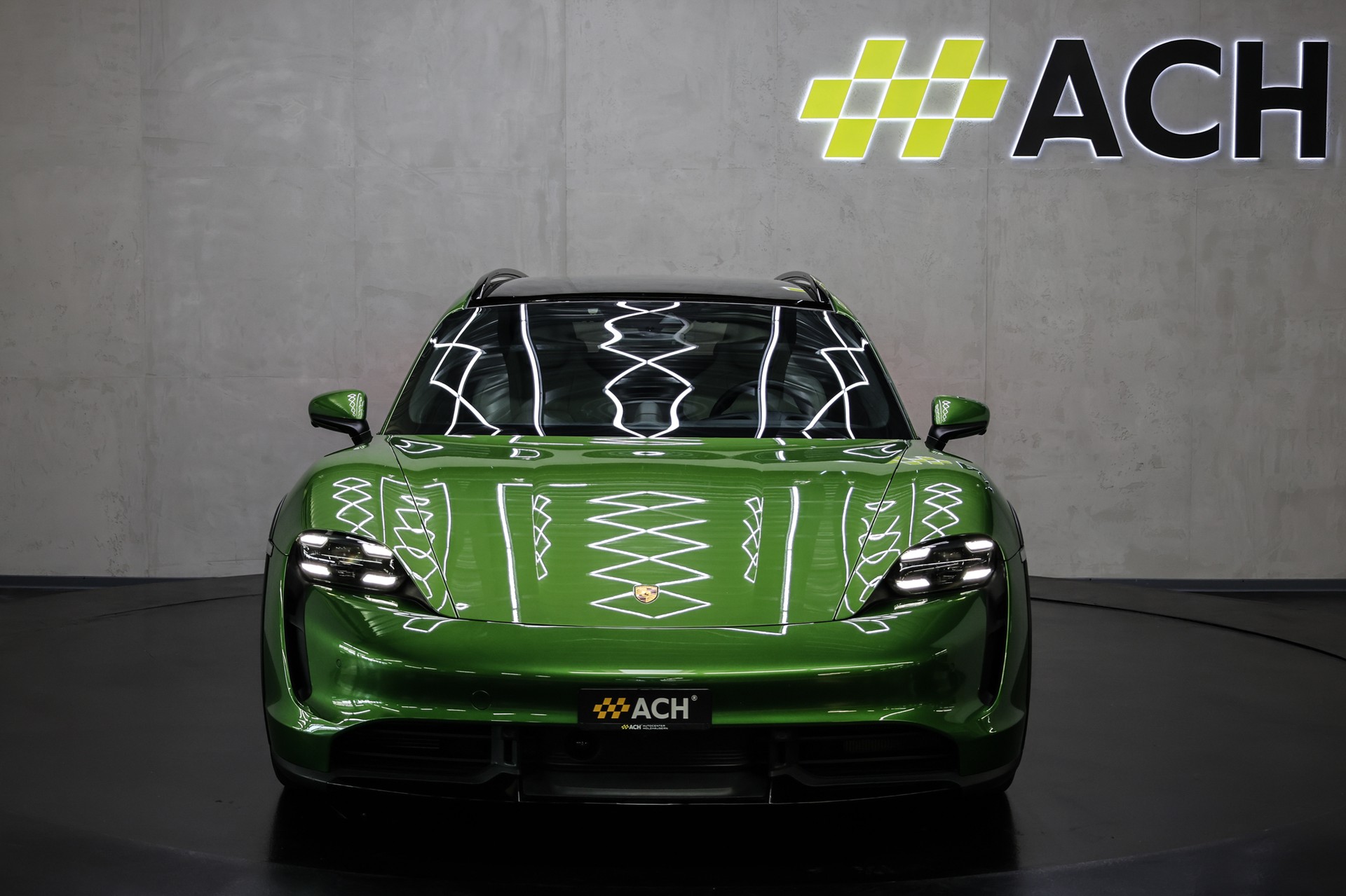 PORSCHE Taycan Turbo Cross Turismo-showroom-element-1