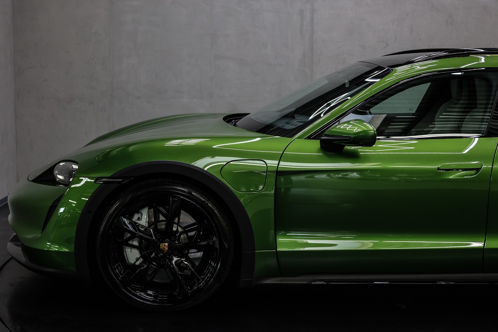 PORSCHE Taycan Turbo Cross Turismo-image-9