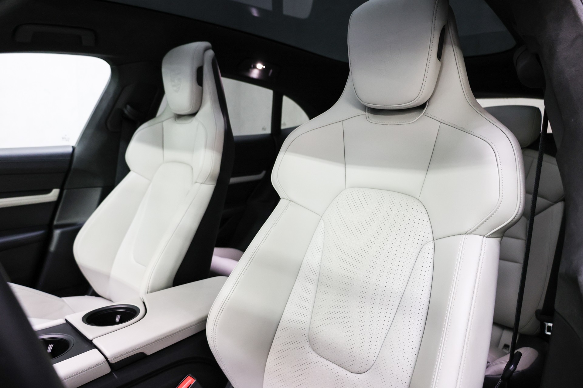 PORSCHE Taycan Turbo Cross Turismo-image-17