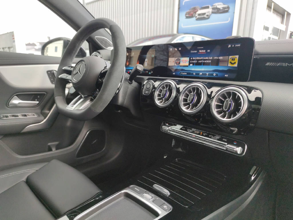 MERCEDES-BENZ A 45 S AMG 4matic+-image-10