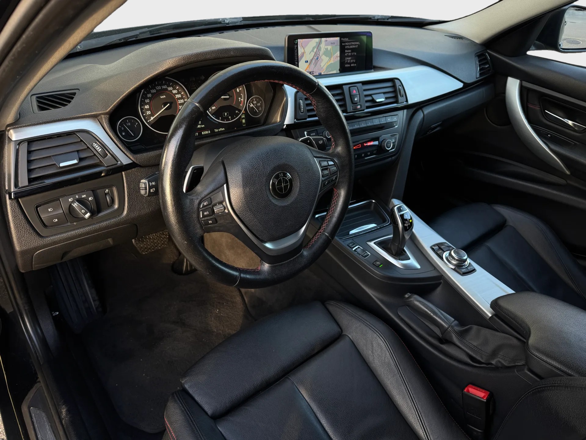 BMW 328i xDrive Sport Line-image-8