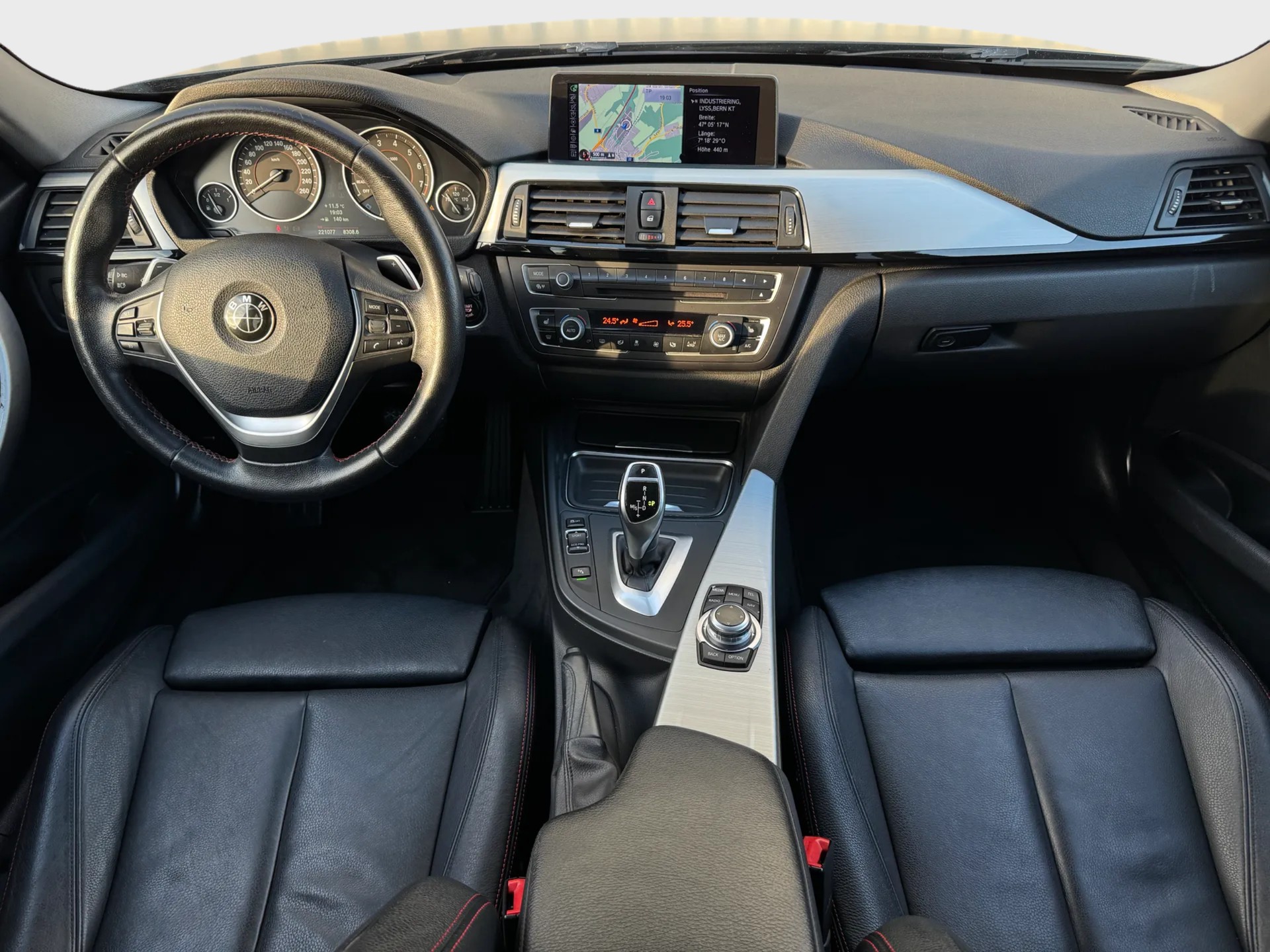 BMW 328i xDrive Sport Line-image-9
