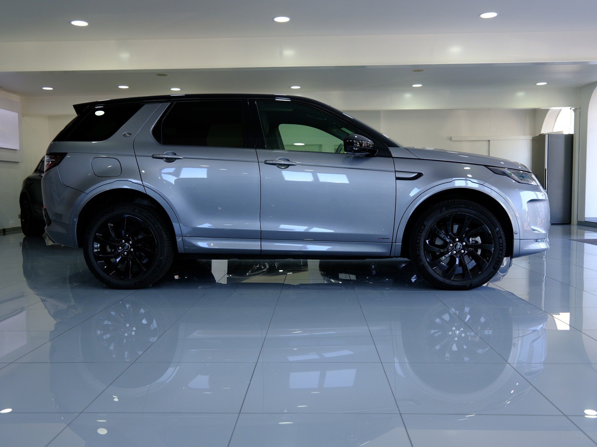 LAND ROVER Discovery Sport P300e 1.5 PHEV SE AT8-showroom-element-2