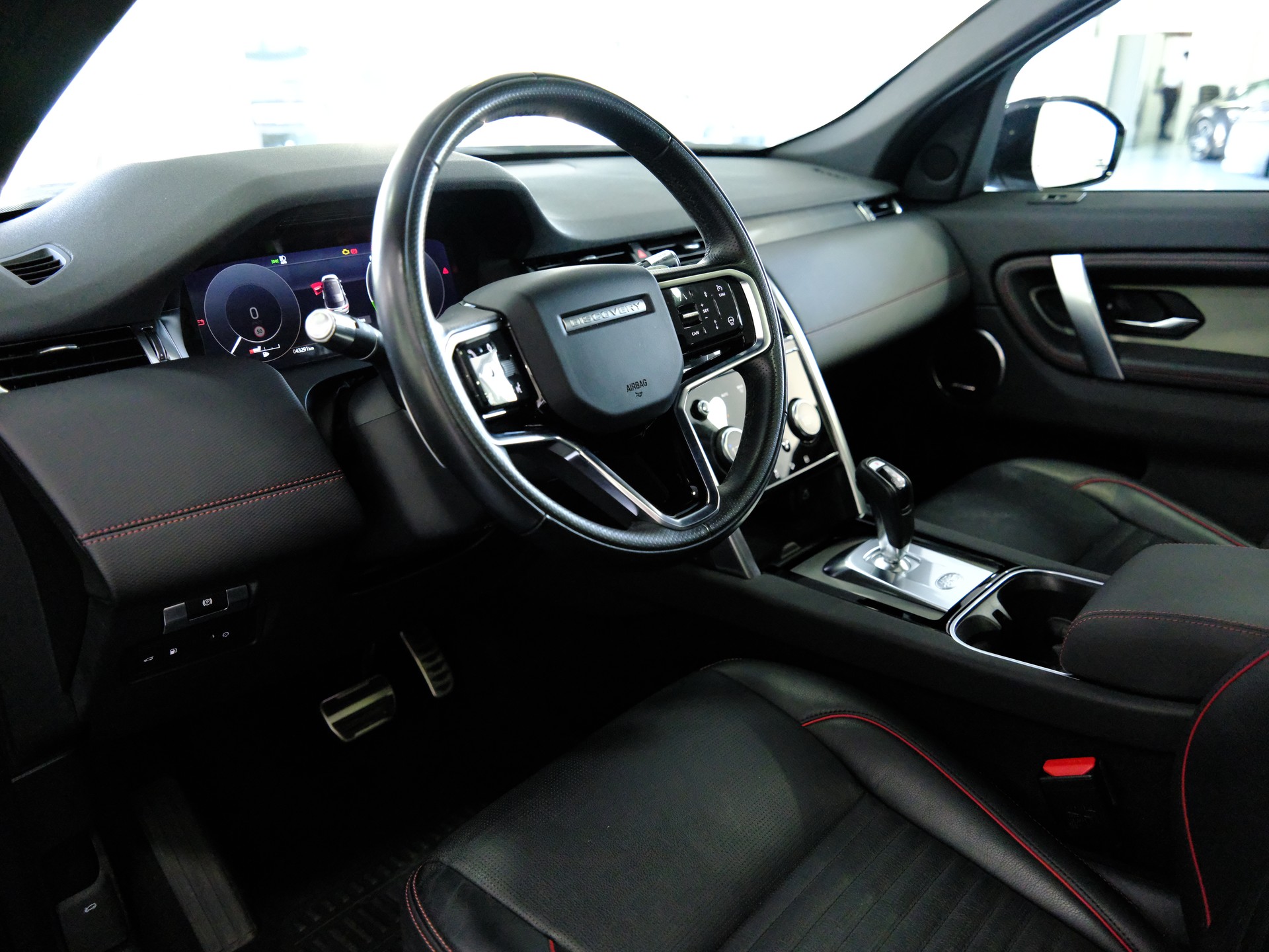 LAND ROVER Discovery Sport P300e 1.5 PHEV SE AT8-image-8