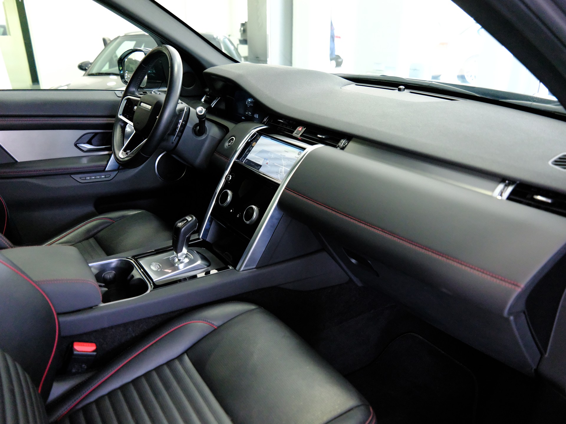 LAND ROVER Discovery Sport P300e 1.5 PHEV SE AT8-image-10