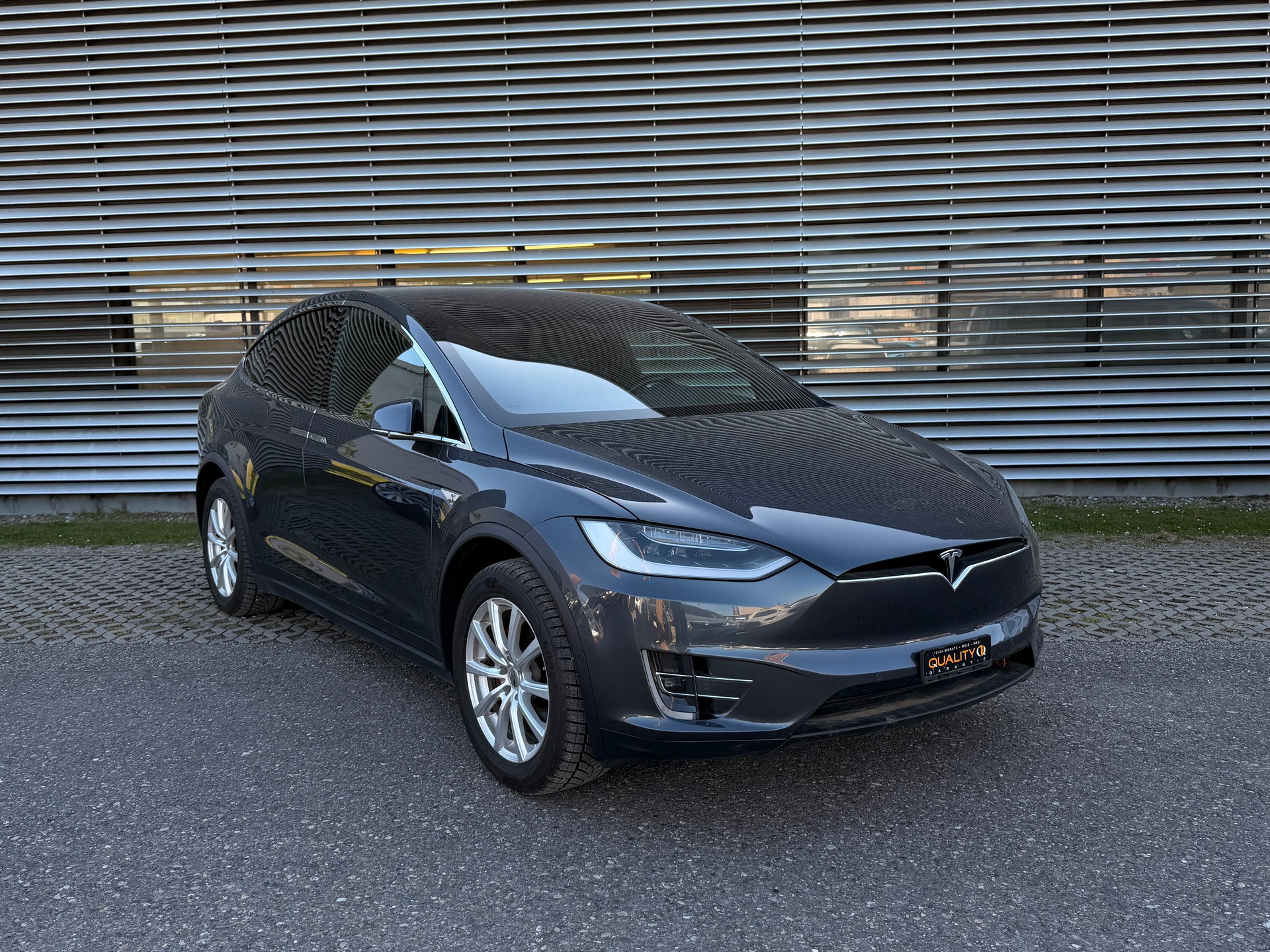 TESLA Model X 90 D Performance 7 Platz