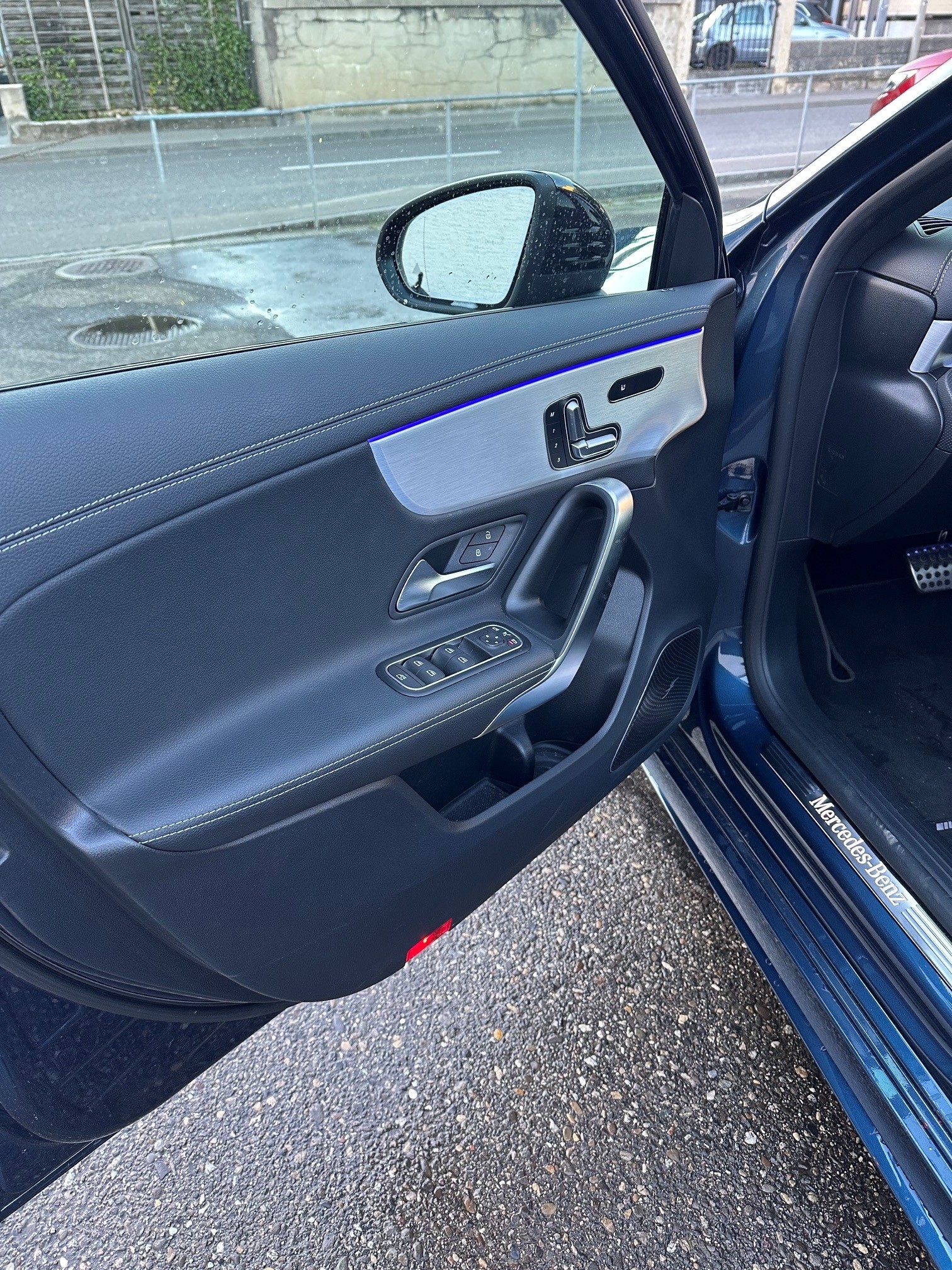MERCEDES-BENZ A 200 AMG Line 7G-DCT-image-8