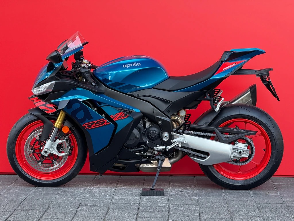 APRILIA RSV4 1100-image-1