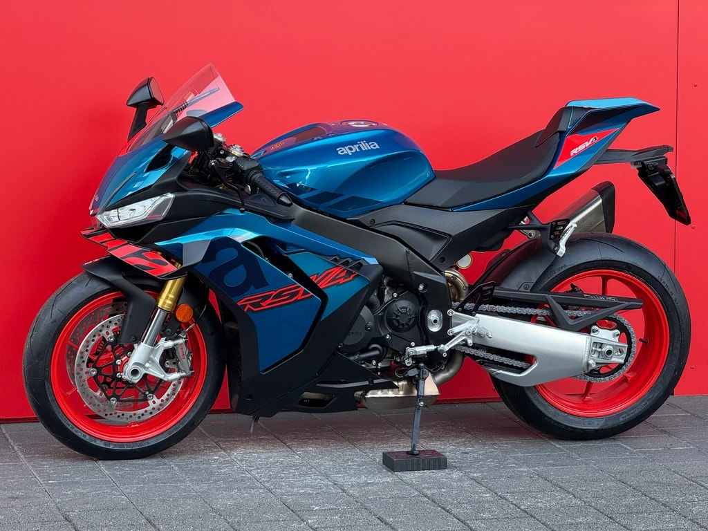 APRILIA RSV4 1100-image-6