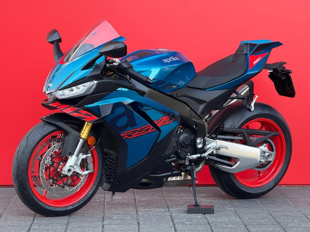 APRILIA RSV4 1100-image-11