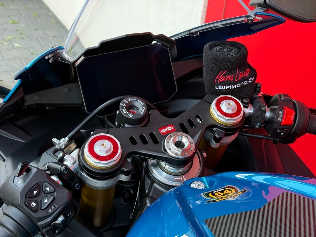 APRILIA RSV4 1100-image-8
