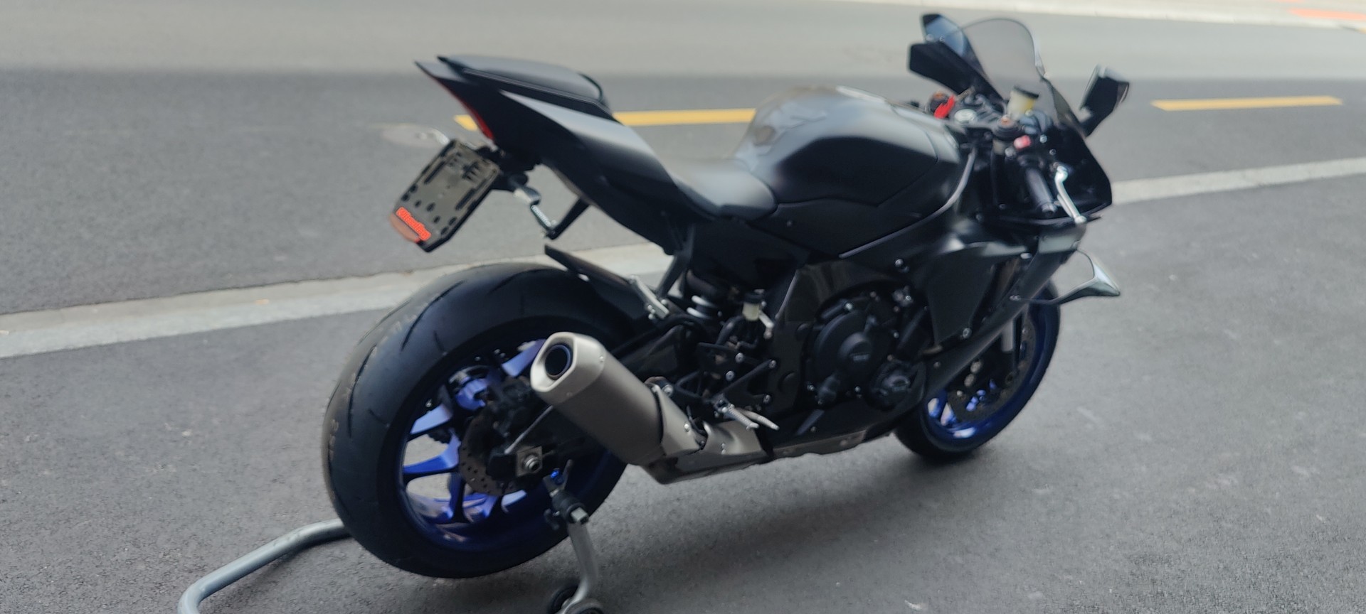 YAMAHA YZF-R1 ABS-image-4