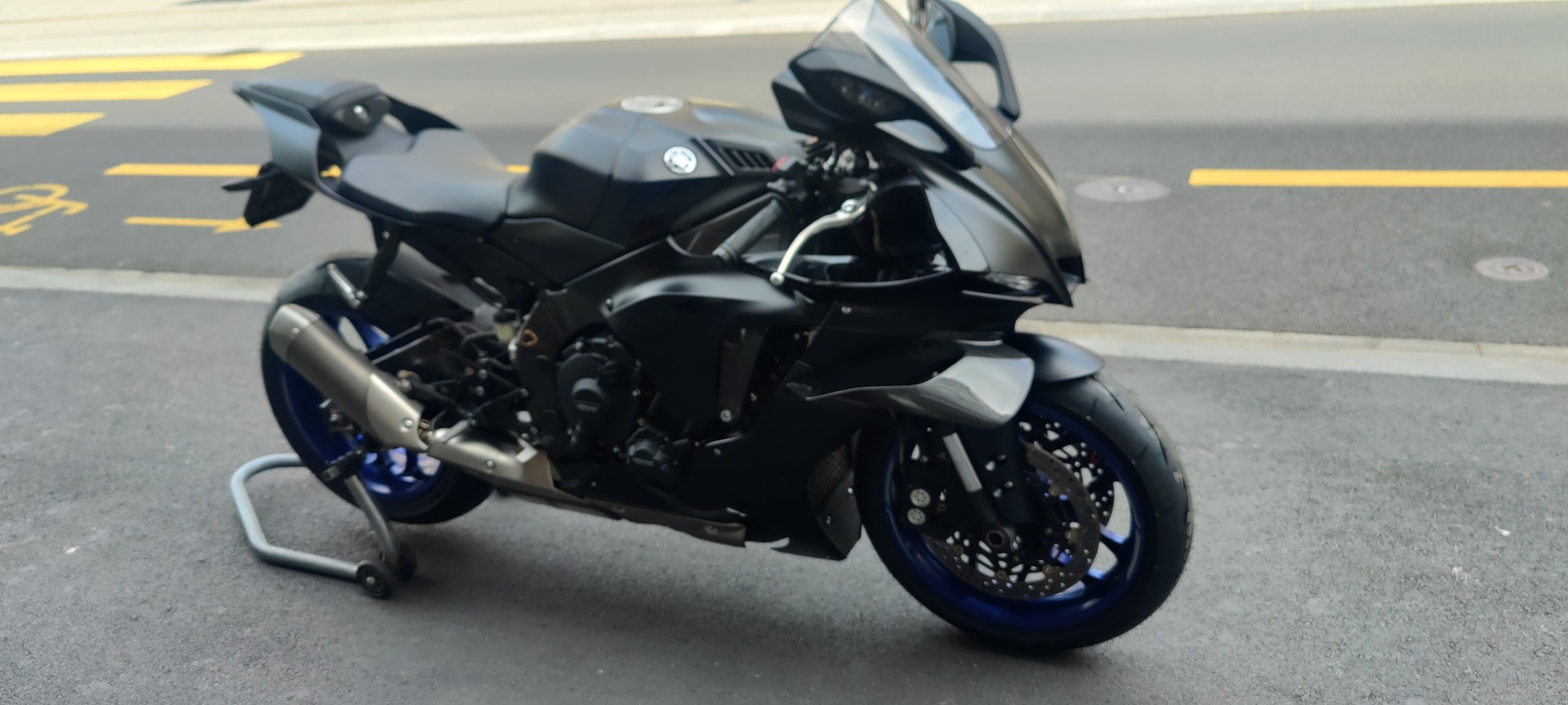 YAMAHA YZF-R1 ABS-image-3