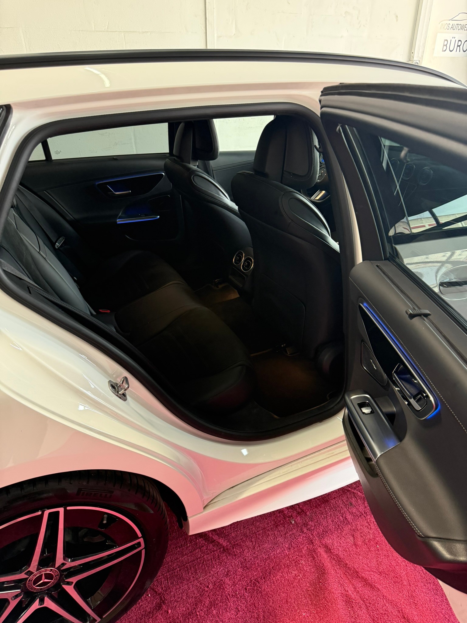 MERCEDES-BENZ C 200 d T AMG Line-image-13