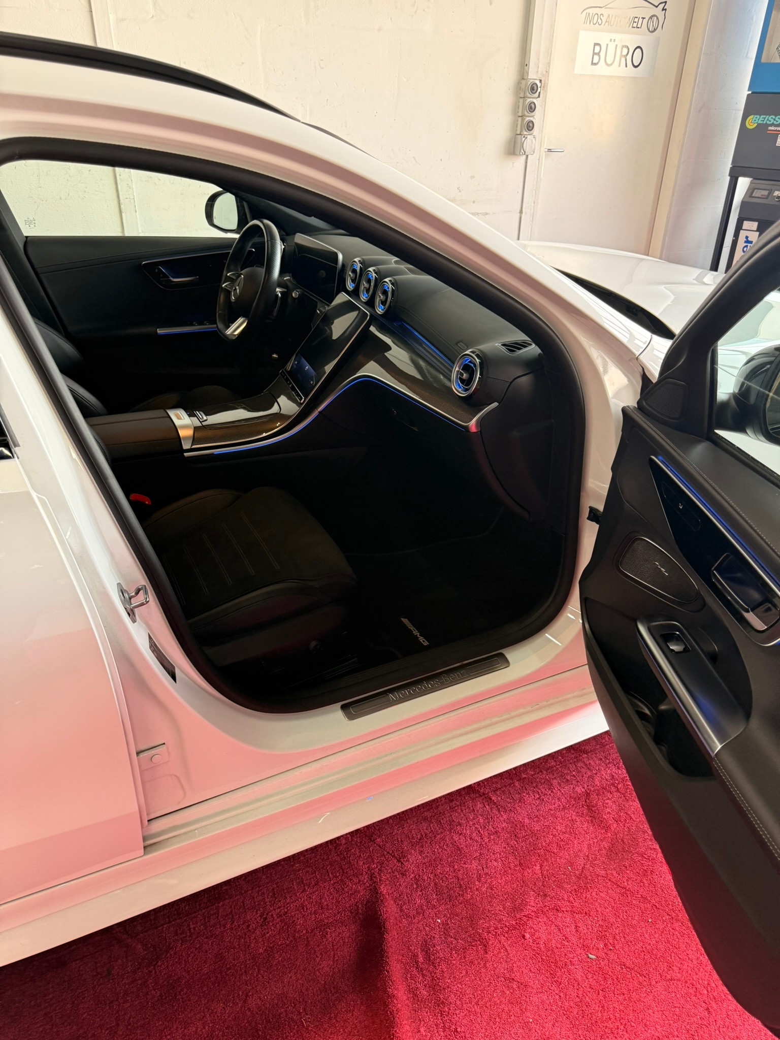 MERCEDES-BENZ C 200 d T AMG Line-image-11