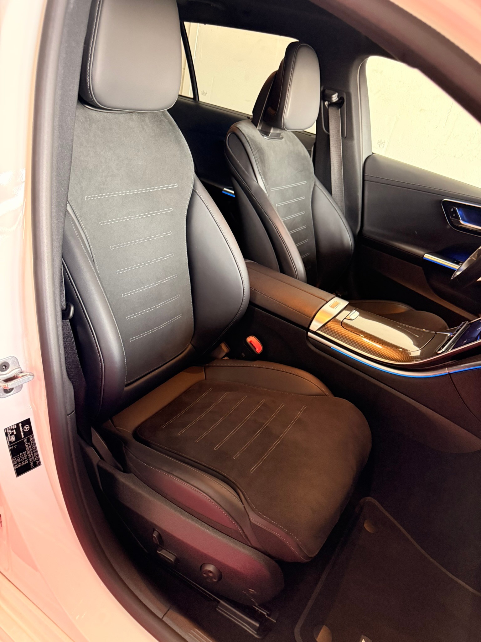 MERCEDES-BENZ C 200 d T AMG Line-image-12