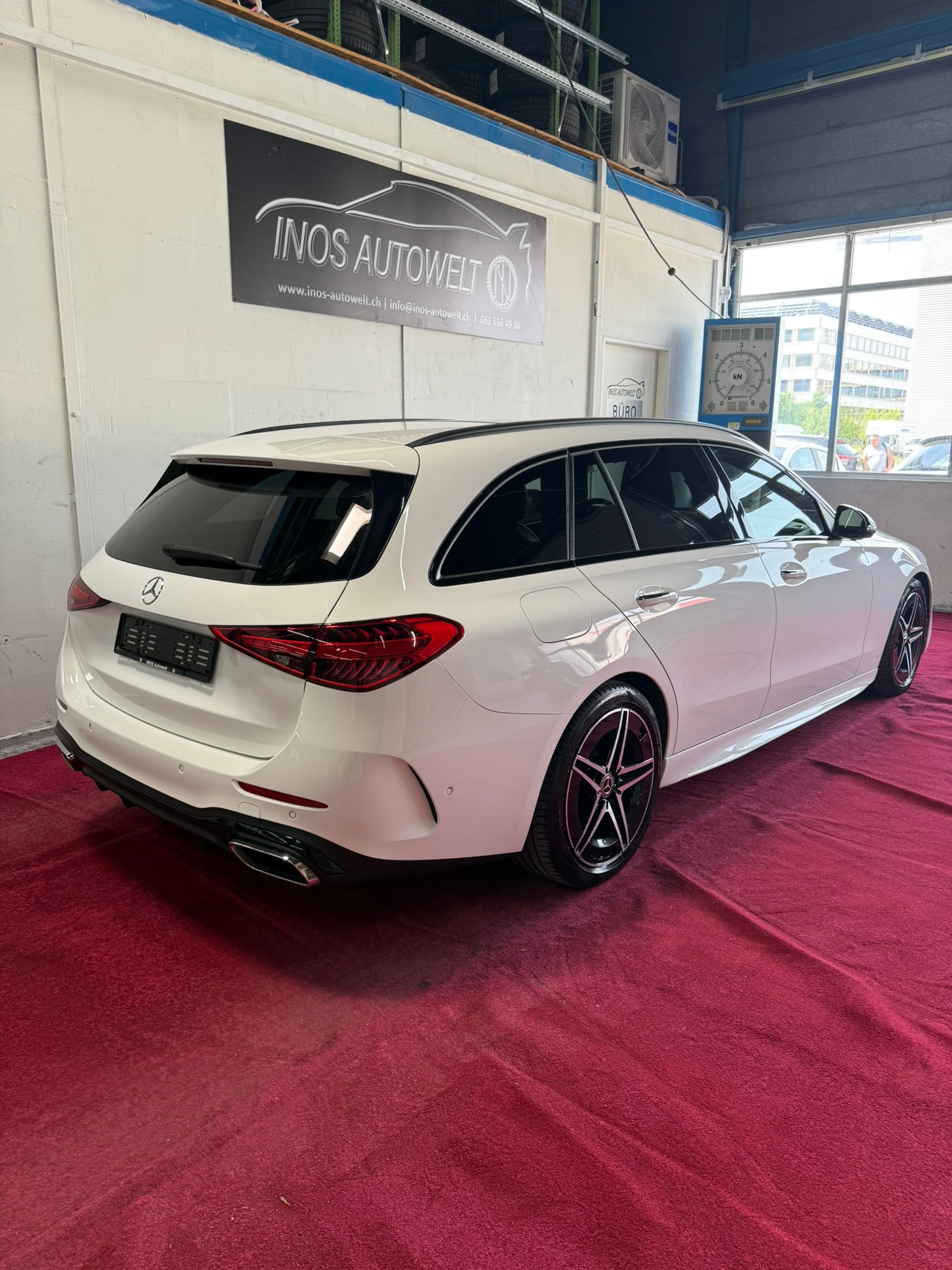 MERCEDES-BENZ C 200 d T AMG Line-image-4