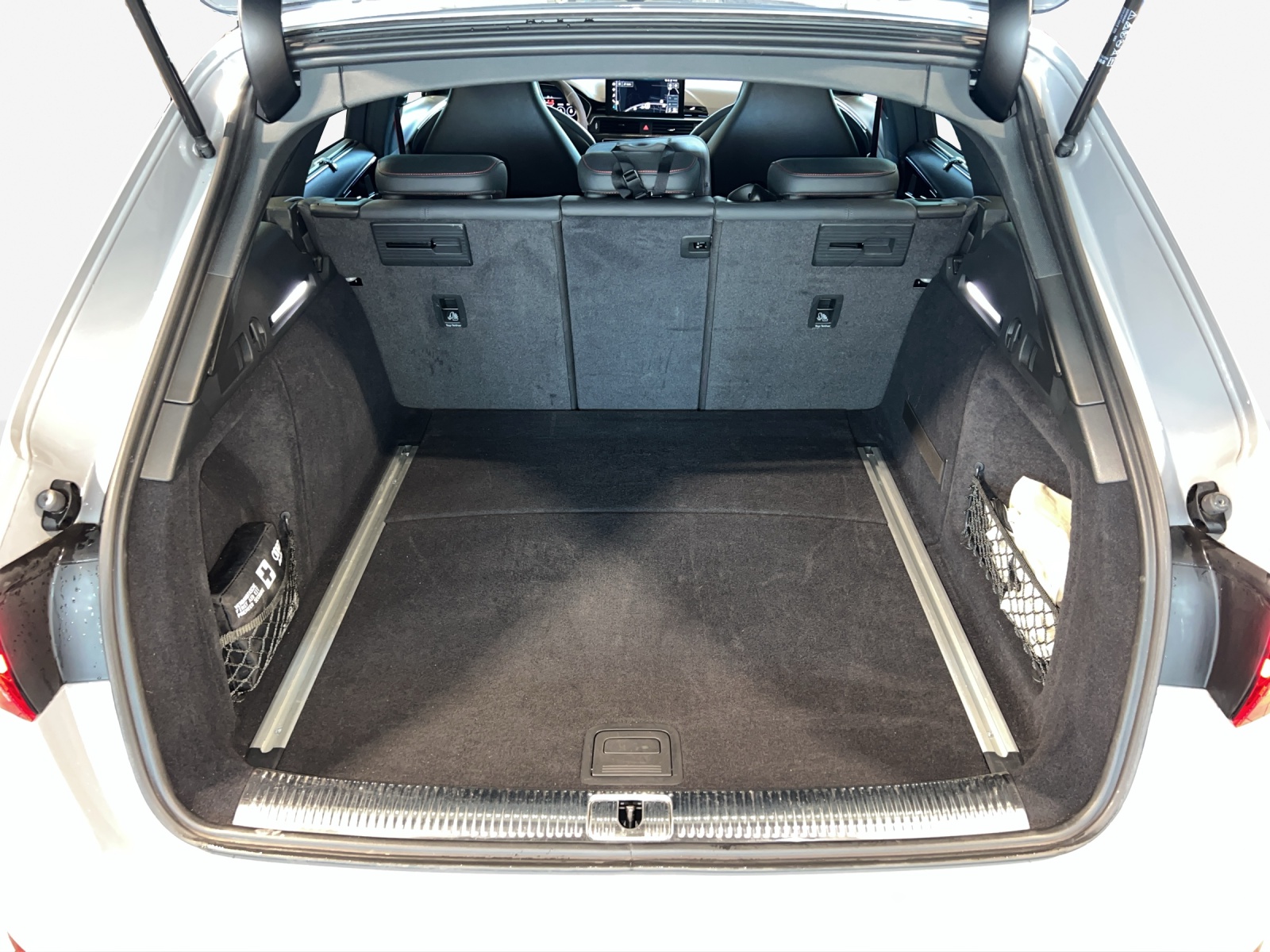 AUDI RS4 Avant quattro tiptronic-image-12