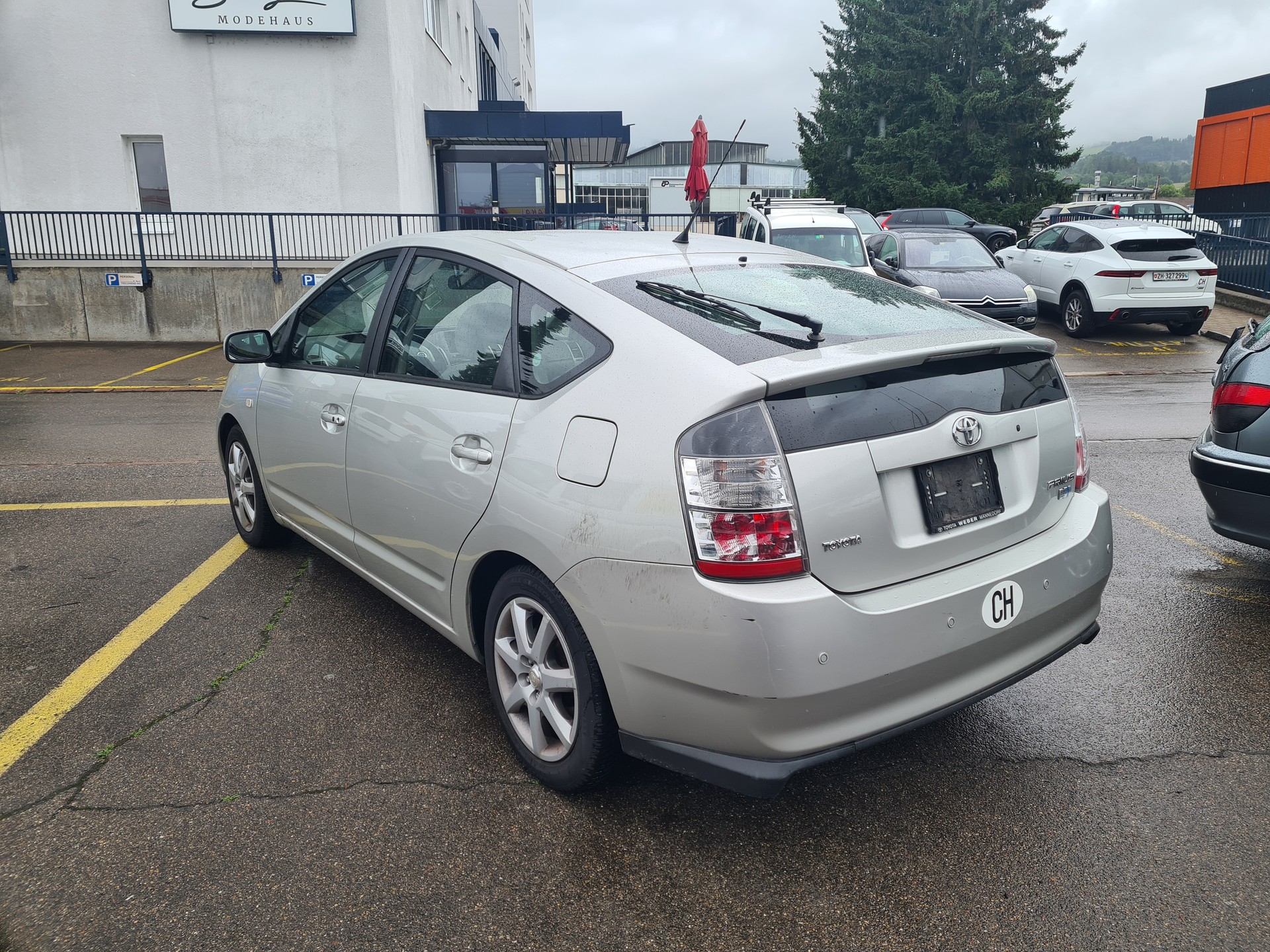 TOYOTA Prius 1.5 16V Hybrid-image-2
