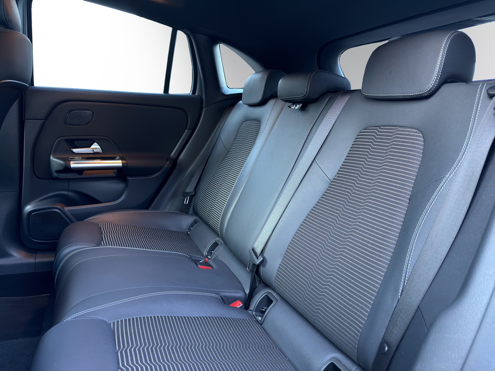 MERCEDES-BENZ GLA 250e Progressive 8G-DCT-image-12