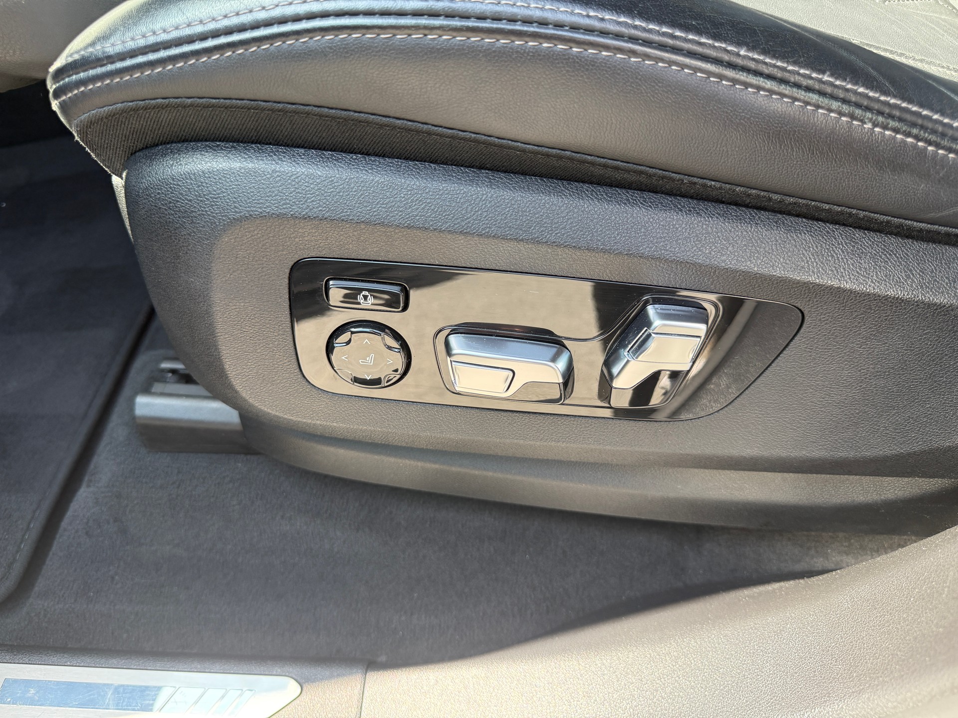 BMW X5 xDrive 48V 30d M Sport Pro Steptronic-image-13