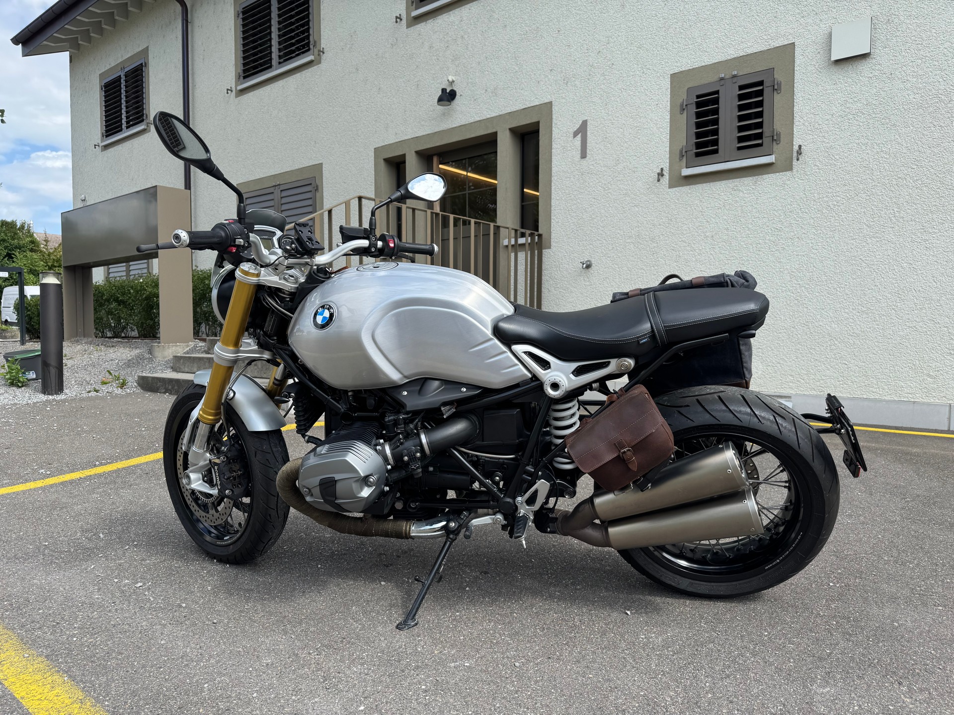 BMW R NINE T-image-1