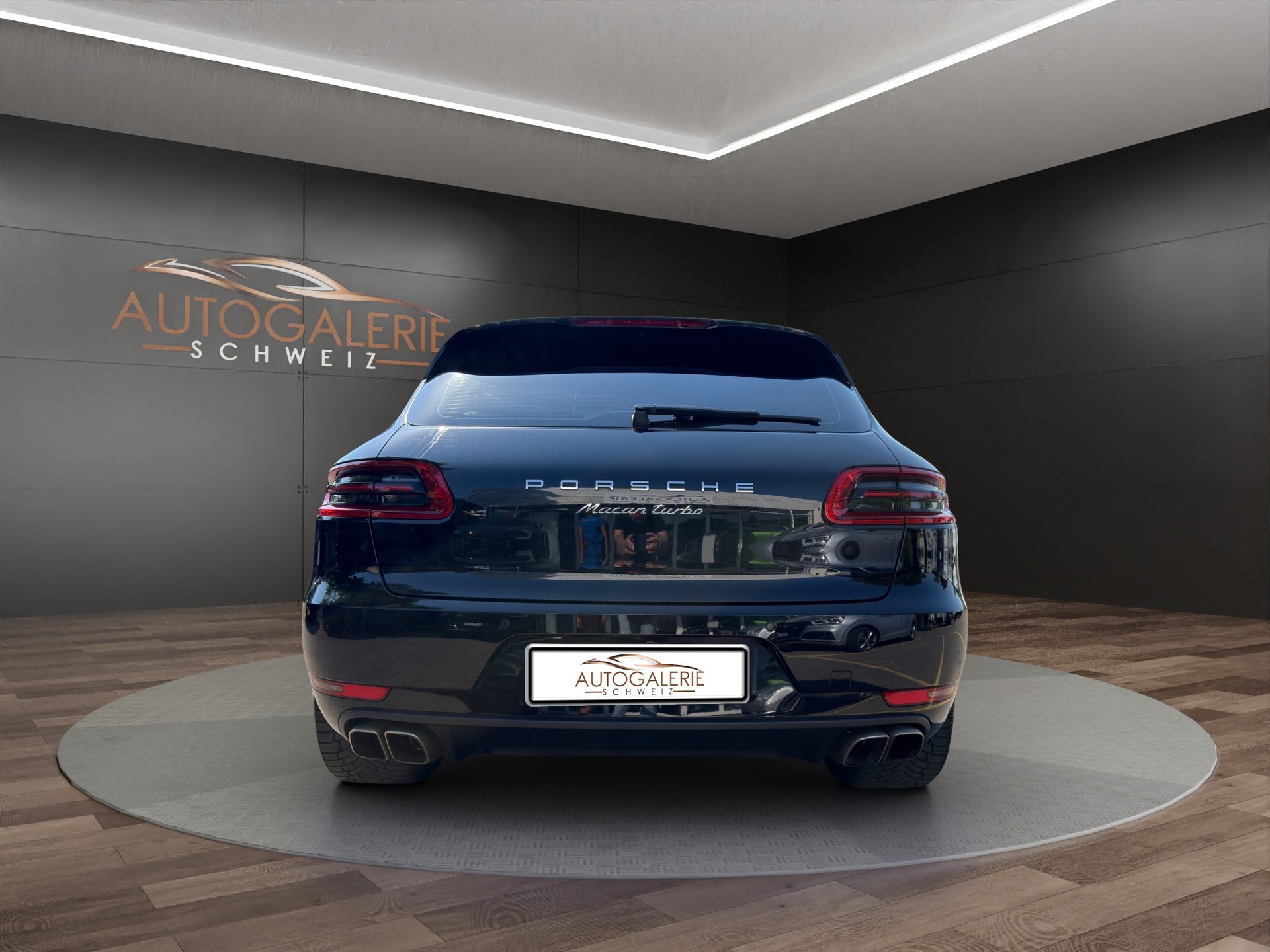 PORSCHE Macan Turbo PDK | CH Fahrzeug | Swiss Package | 21" | PANORAMA | AHK elektr. | Luftfederung | DAB | -showroom-element-3