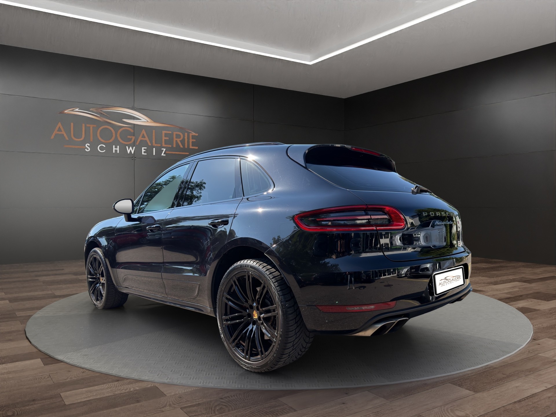 PORSCHE Macan Turbo PDK | CH Fahrzeug | Swiss Package | 21" | PANORAMA | AHK elektr. | Luftfederung | DAB | -showroom-element-2