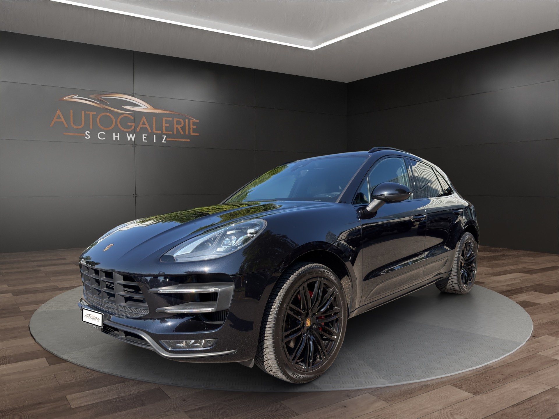 PORSCHE Macan Turbo PDK | CH Fahrzeug | Swiss Package | 21" | PANORAMA | AHK elektr. | Luftfederung | DAB | 