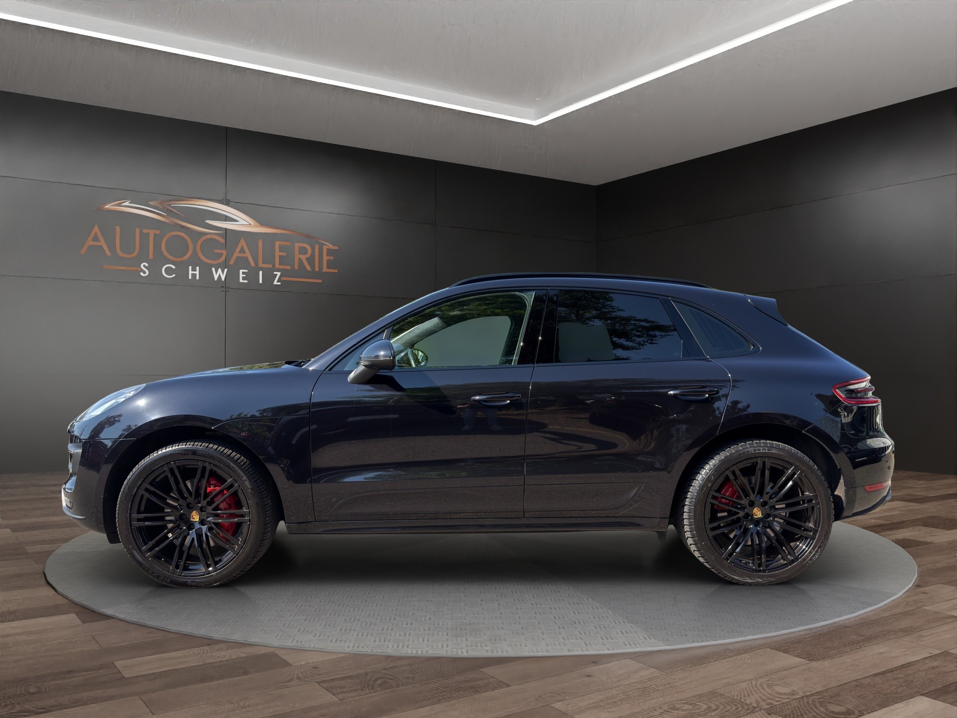 PORSCHE Macan Turbo PDK | CH Fahrzeug | Swiss Package | 21" | PANORAMA | AHK elektr. | Luftfederung | DAB | -showroom-element-1