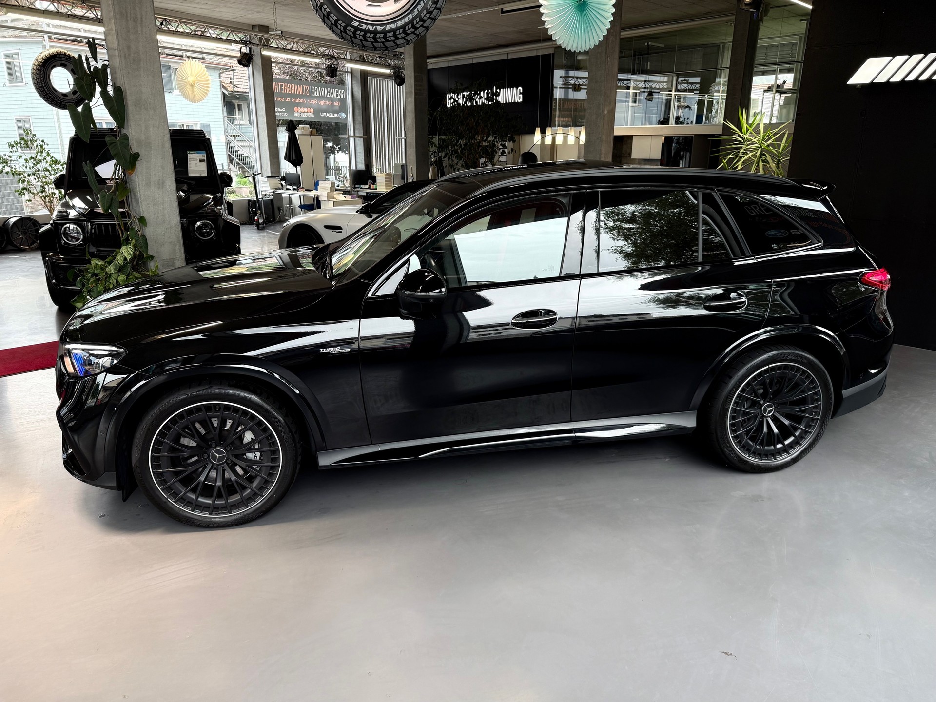 MERCEDES-BENZ GLC 43 AMG Executive Edition 4Matic 9G-Tronic-showroom-element-3