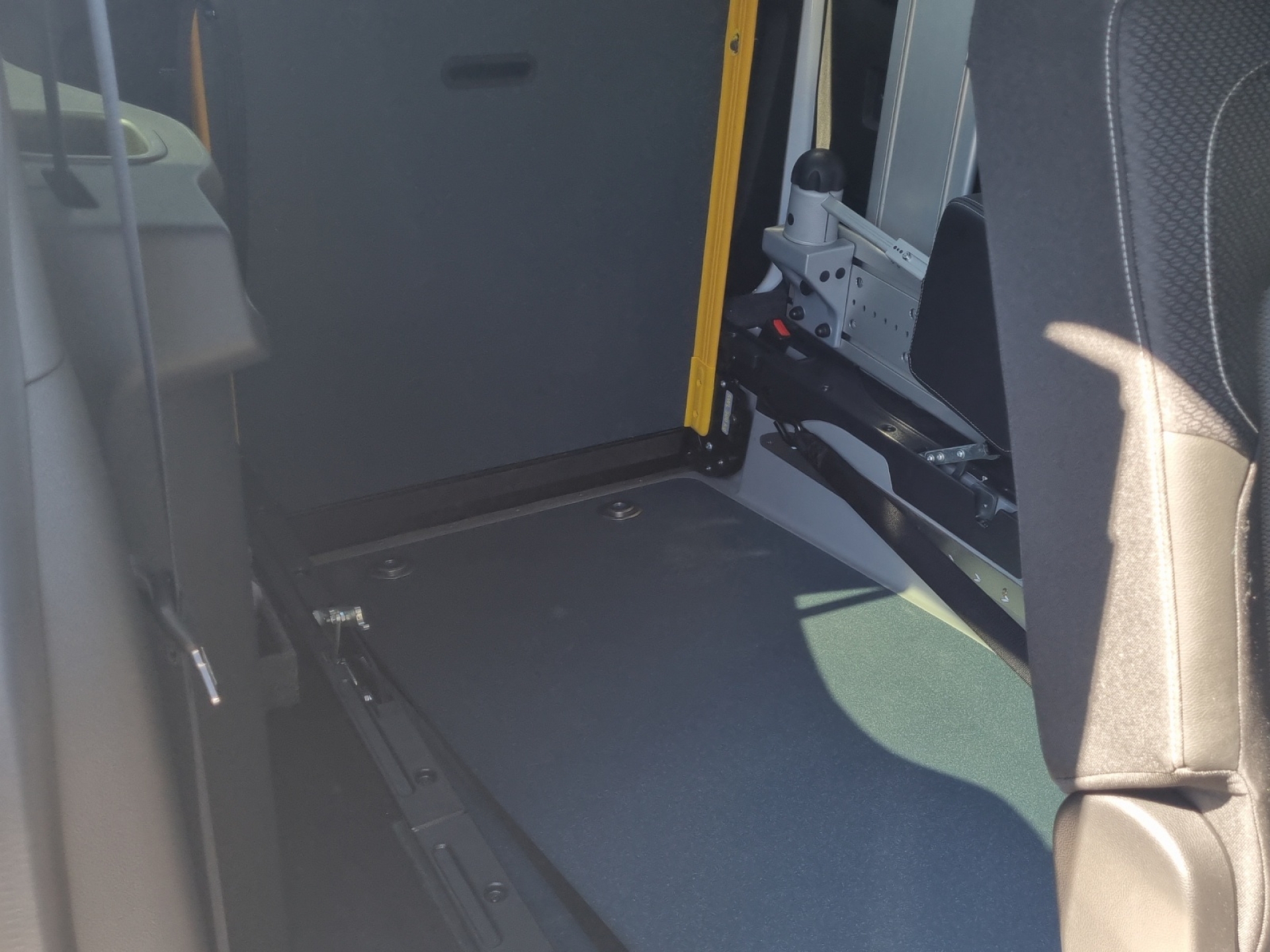 RENAULT Grand Kangoo Kombi 1.3 TCe 130 techno EDC-image-13