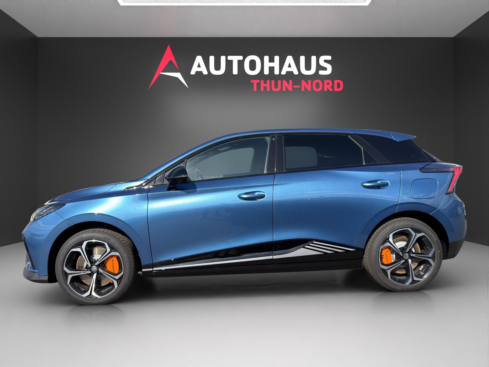 MG 4 64kWh Xpower 4WD-showroom-element-1