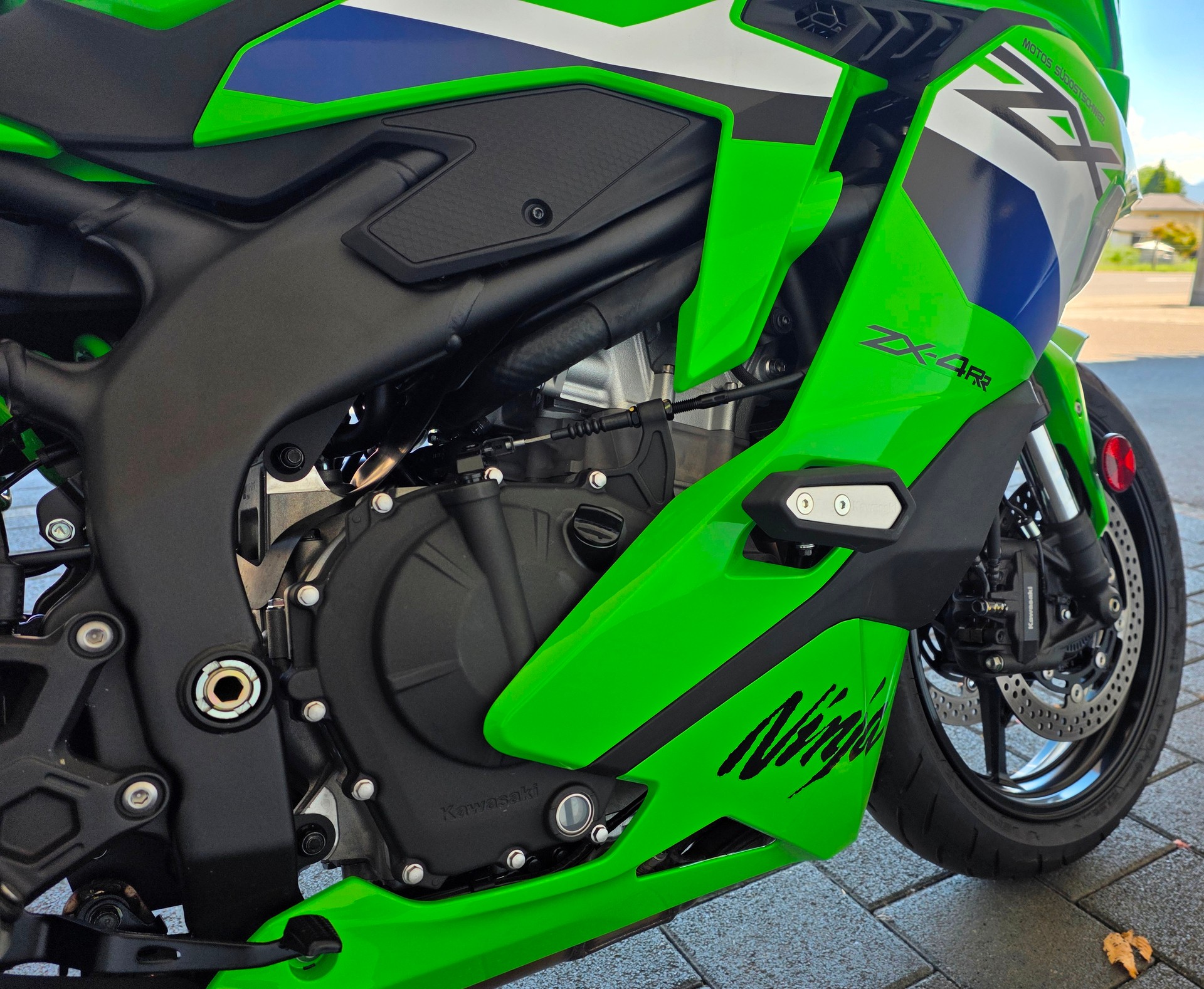 KAWASAKI Ninja ZX-4RR-image-4