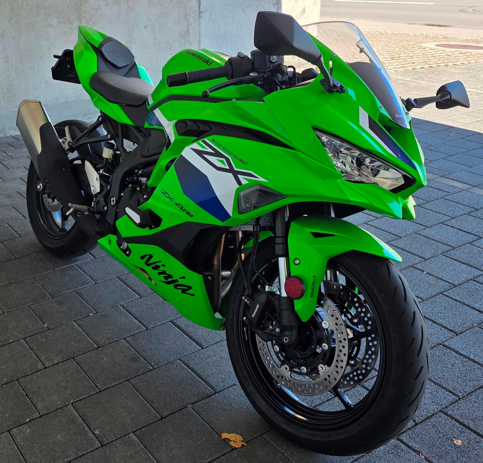 KAWASAKI Ninja ZX-4RR-image-2