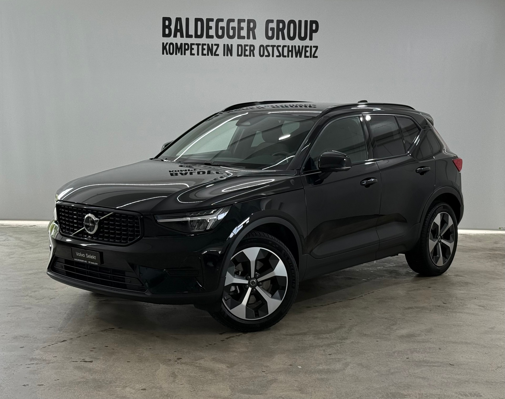 VOLVO XC40 2.0 B3 MH Plus Dark