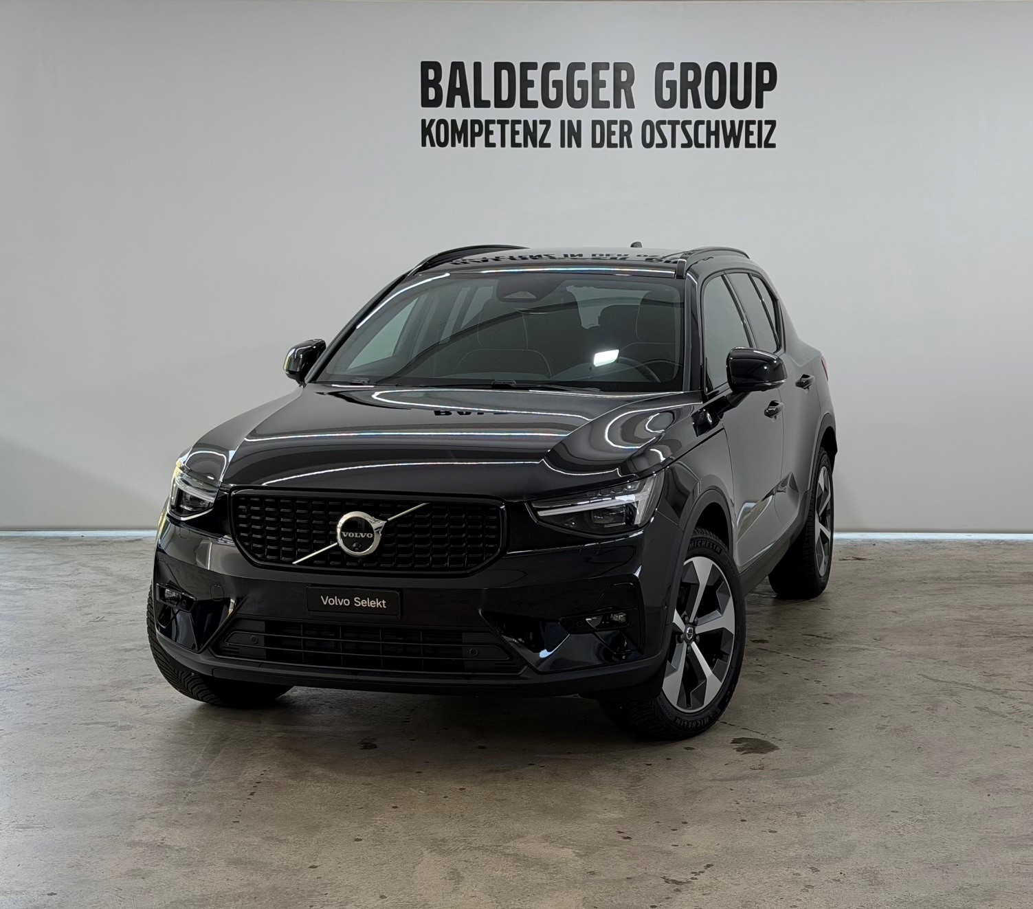 VOLVO XC40 2.0 B3 MH Plus Dark