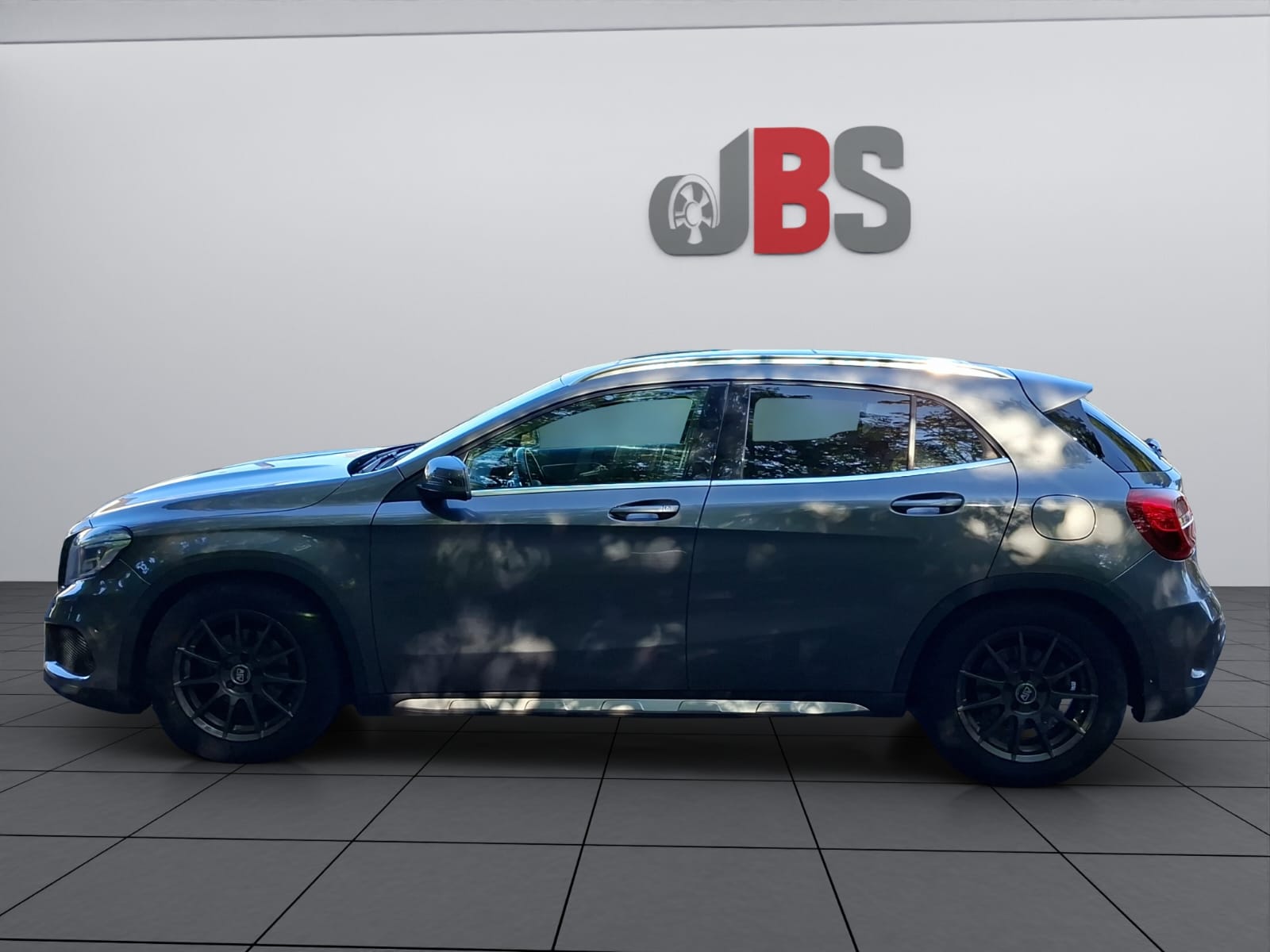 MERCEDES-BENZ GLA 200-showroom-element-3