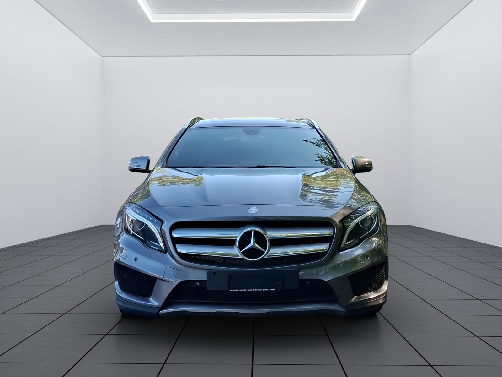 MERCEDES-BENZ GLA 200-showroom-element-1