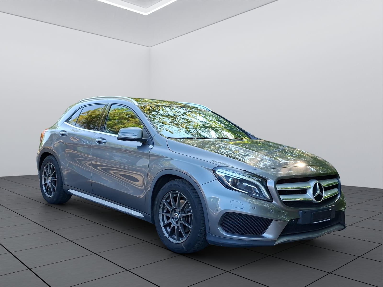 MERCEDES-BENZ GLA 200-showroom-element-2