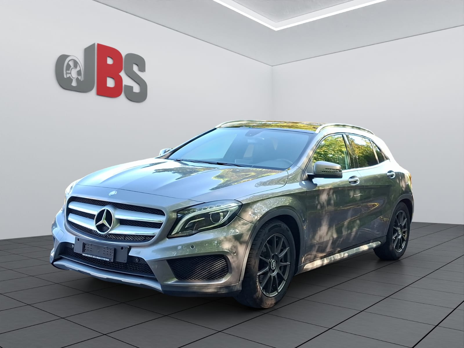 MERCEDES-BENZ GLA 200